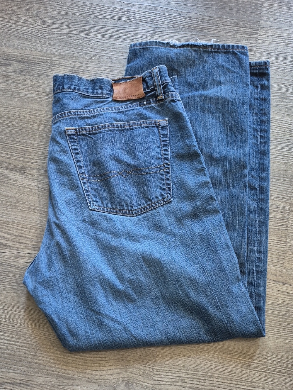 Lucky Brand Men's Relaxed Straight 181 Jeans. 100% Cotton. 38x30